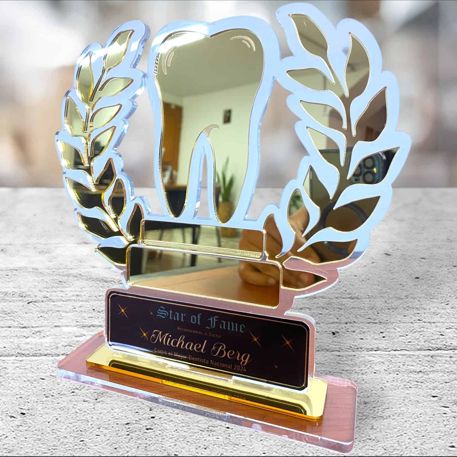 Trofeo Totalmente en Acrílico Transparente Espejo